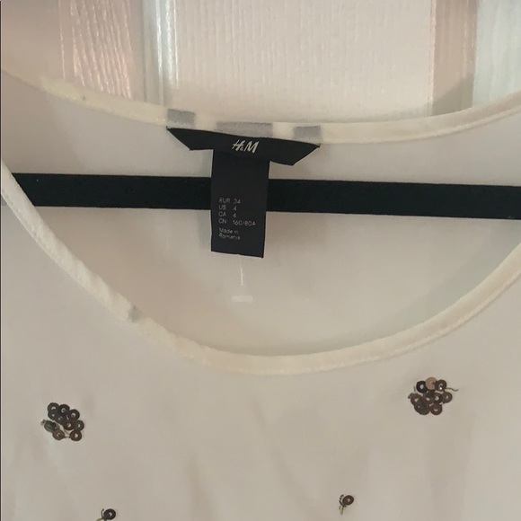 H&M white sheer flowy top with sequin pattern - Picture 3 of 6